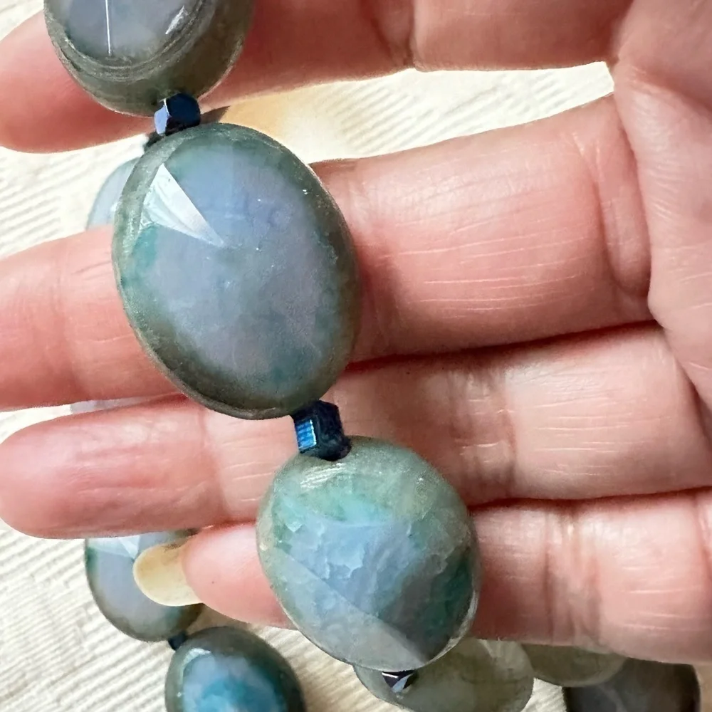 Necklace Natural Agate Gemstone Dyed Blue Oval Hand Knotted Gold Tone Clasp 4118